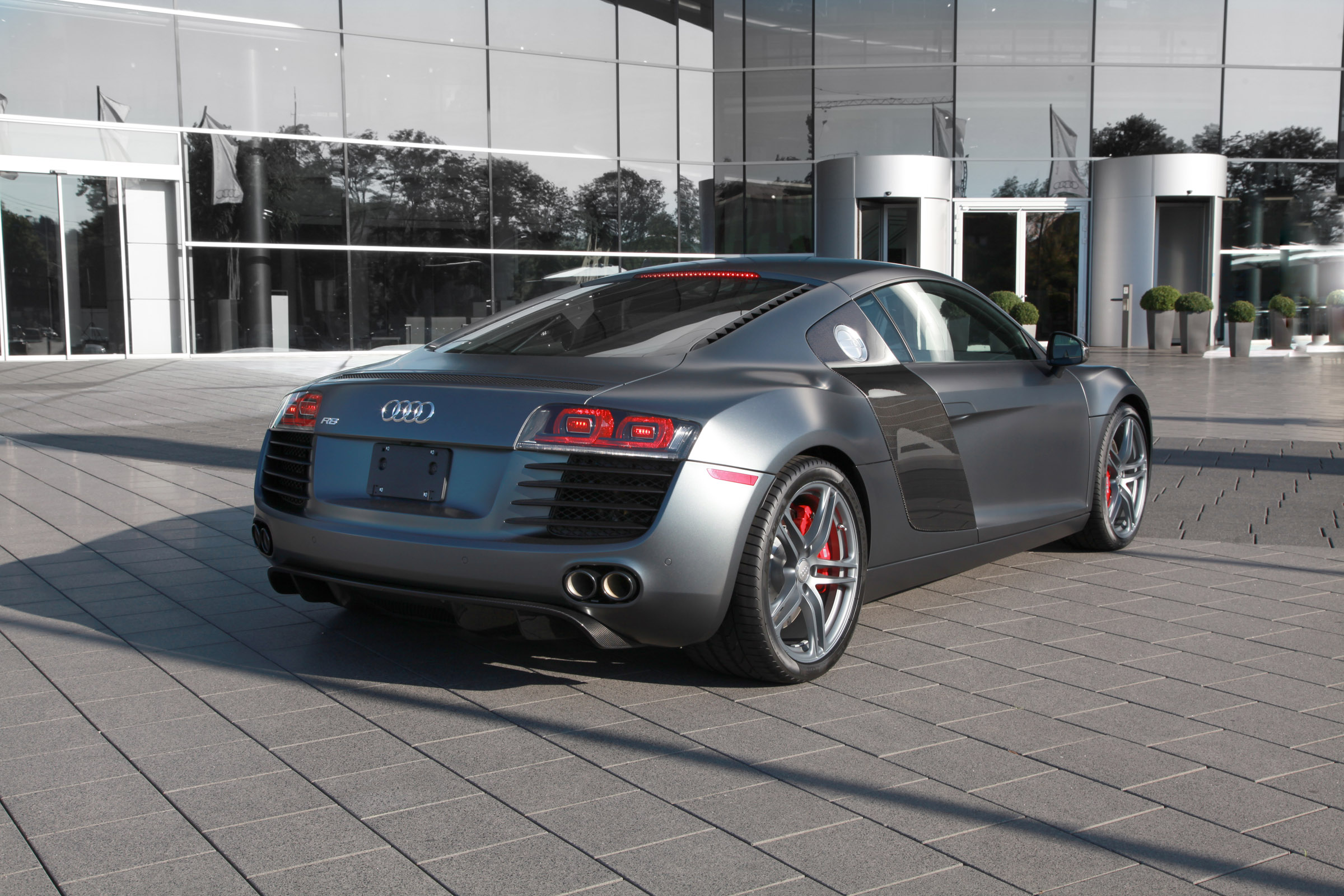 Audi R8 2012 photo - 1