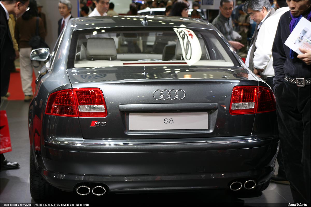 Audi S8 2004 photo - 2