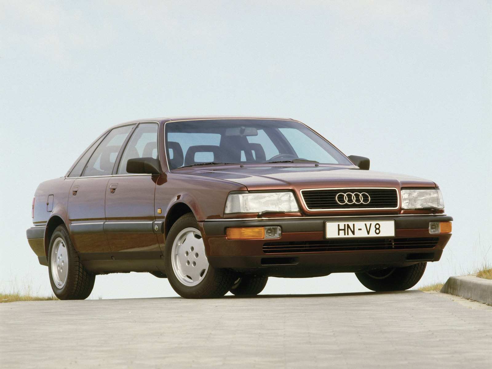 Audi V8 1988 photo - 7