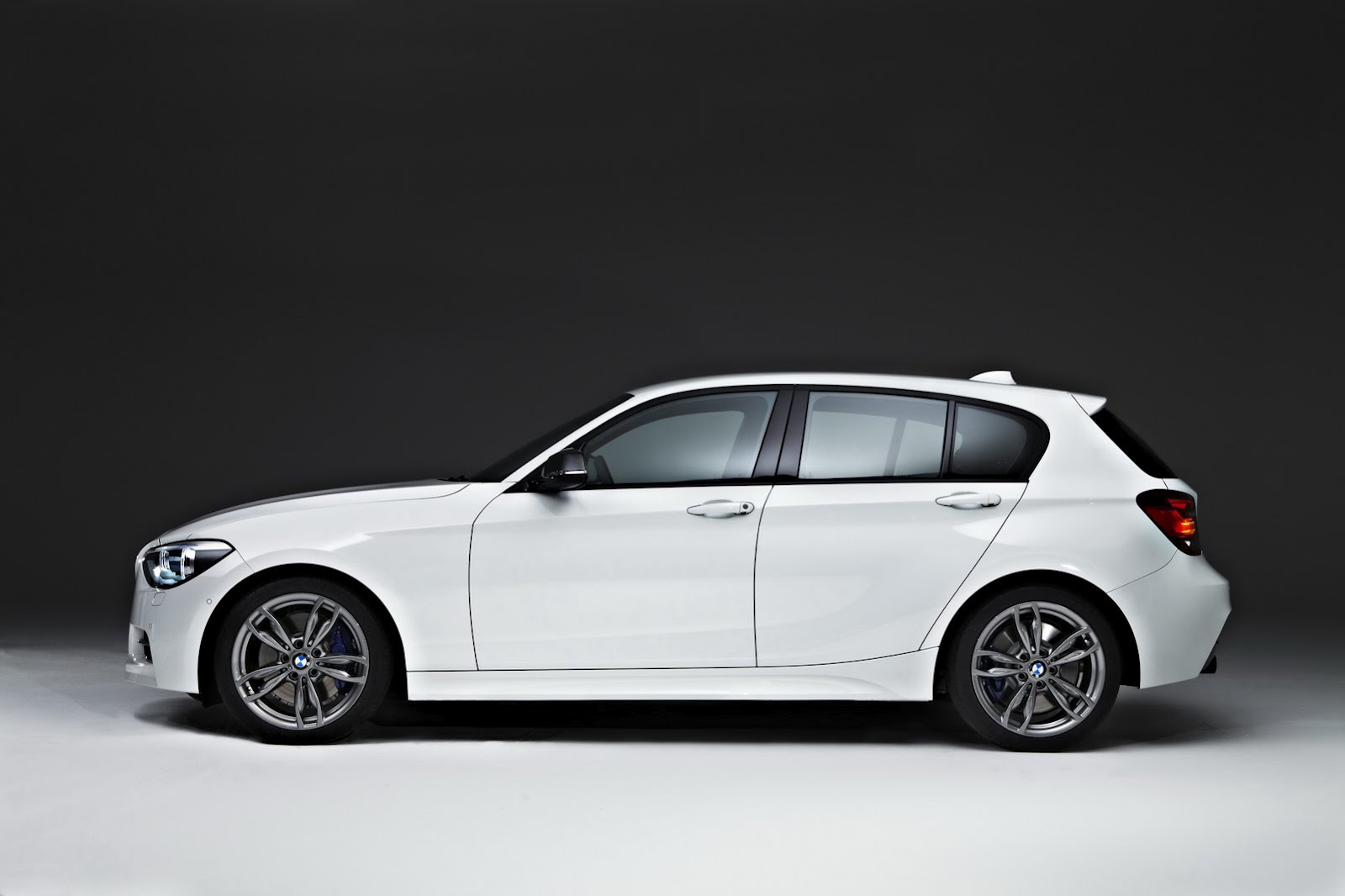 BMW 120i 2015 photo - 1