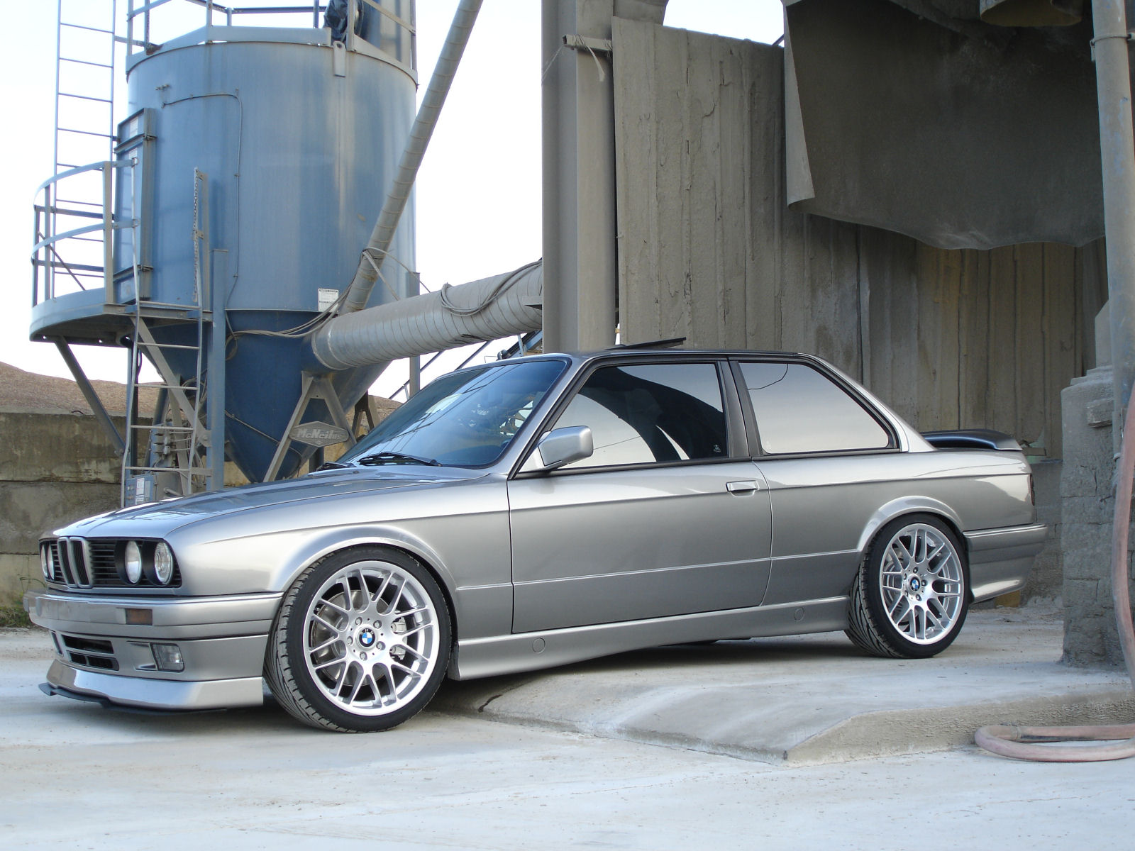 BMW 3 1991 photo - 4