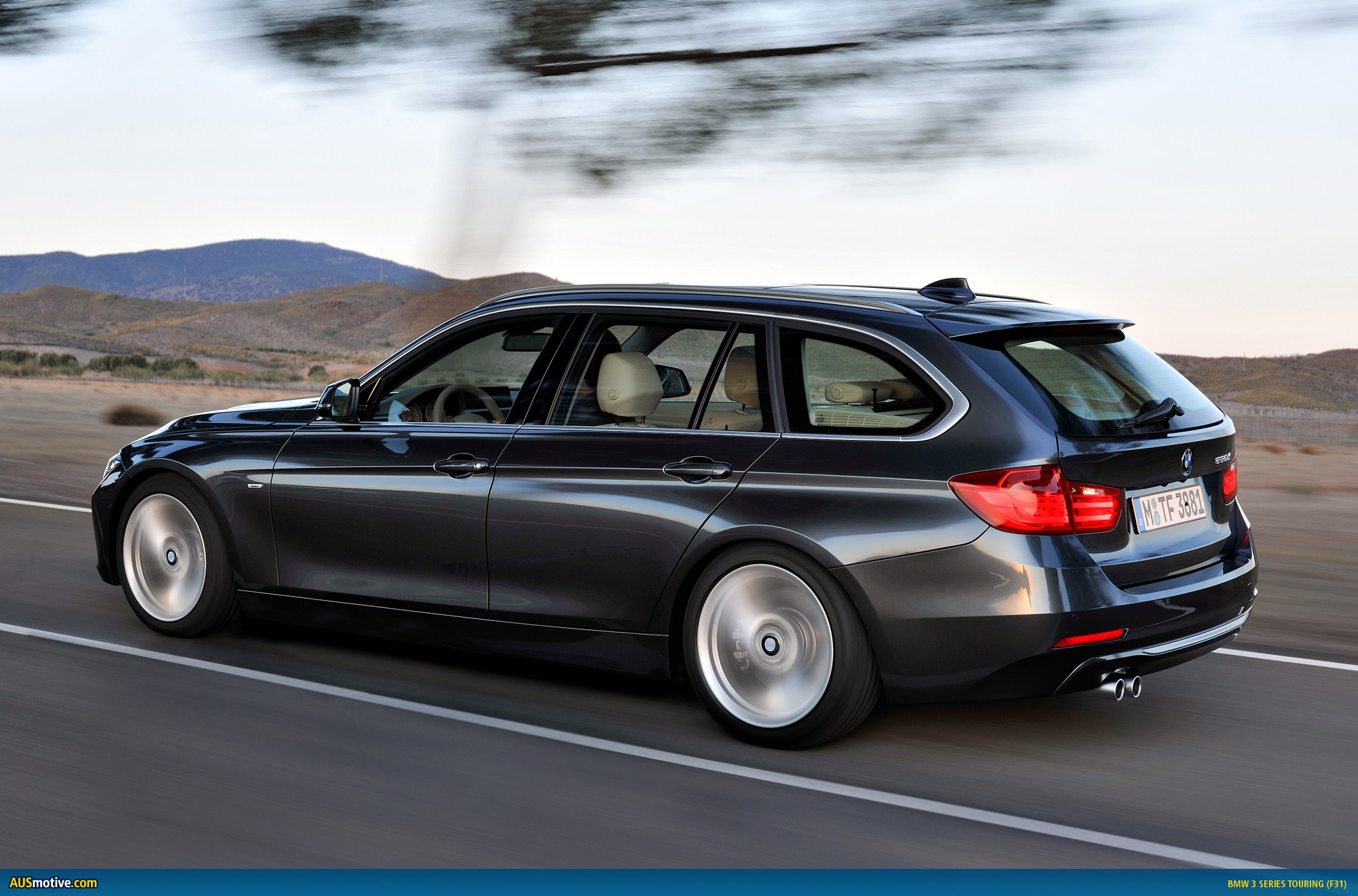 BMW 3-series 2012 photo - 3