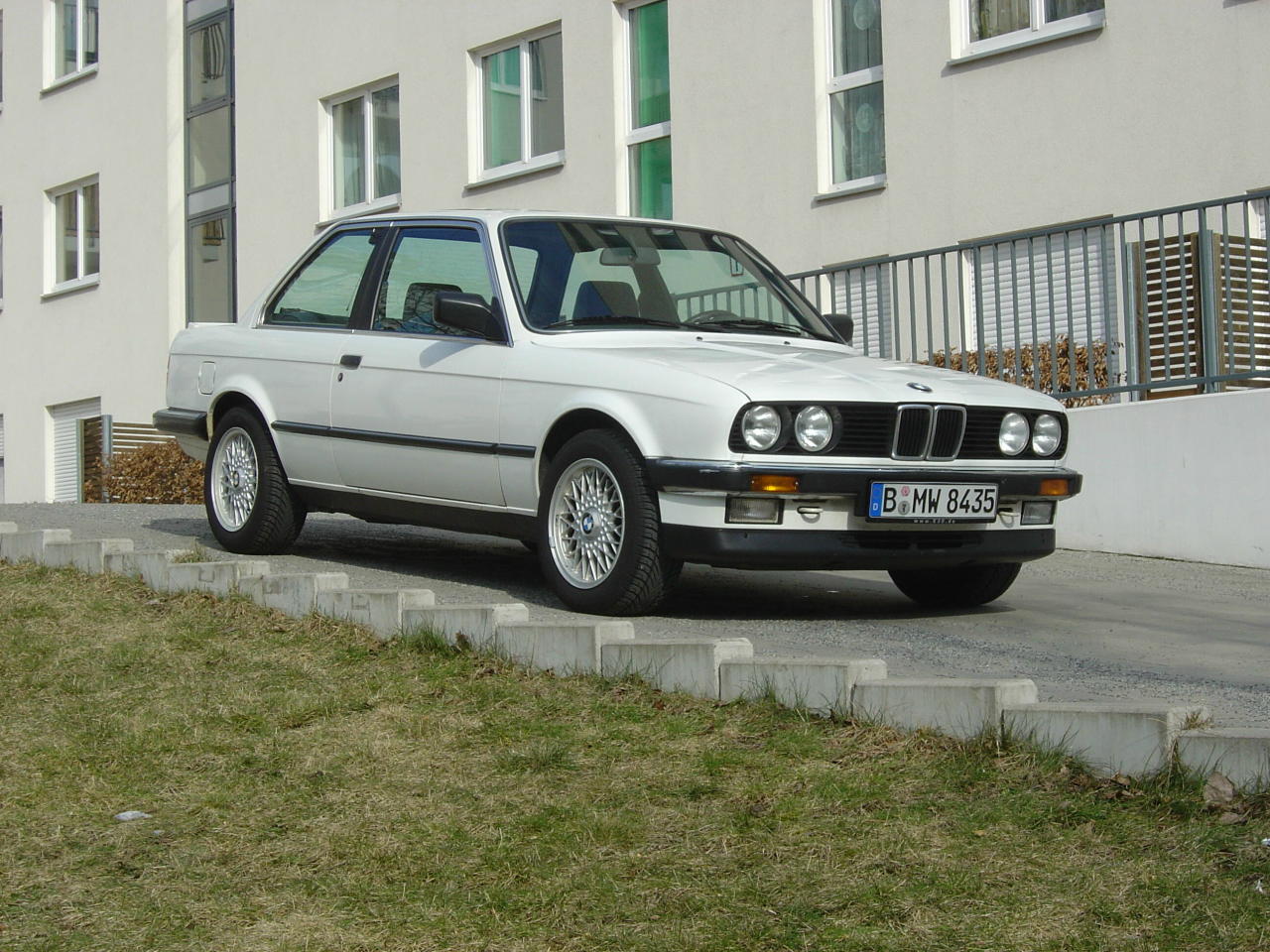 BMW 316 1990 photo - 6