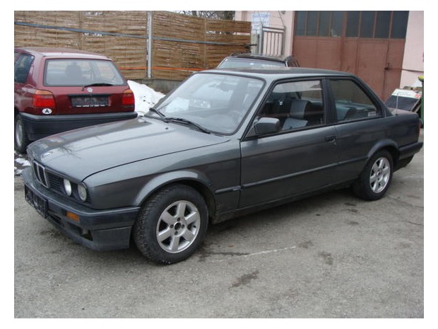 BMW 316i 1988 photo - 5