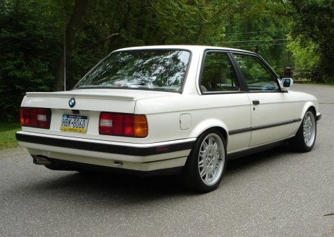 BMW 318 1985 photo - 2