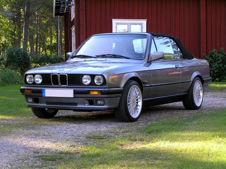 BMW 318i 1985 photo - 10