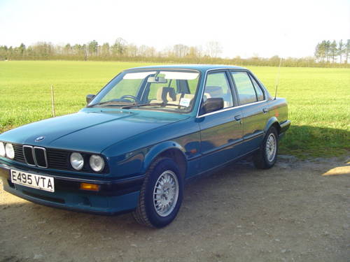 BMW 318i 1988 photo - 10