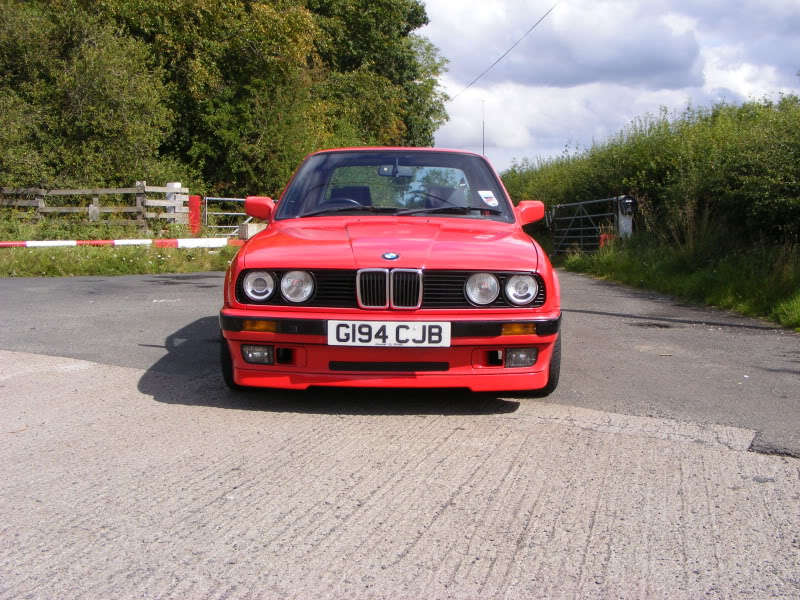 BMW 318i 1990 photo - 2