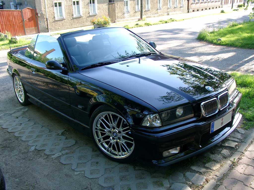 BMW 318i 1999 photo - 2