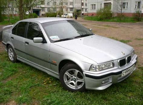 BMW 318iS 1994 photo - 9