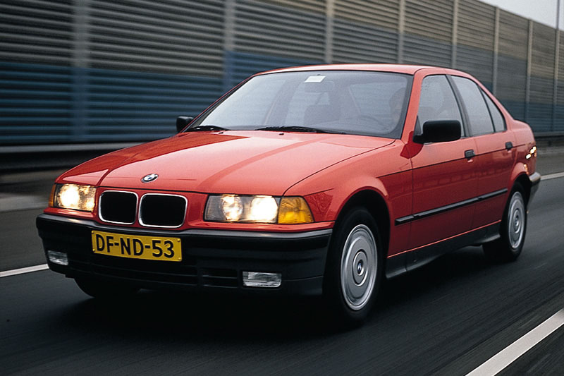 BMW 318iS 1996 photo - 4
