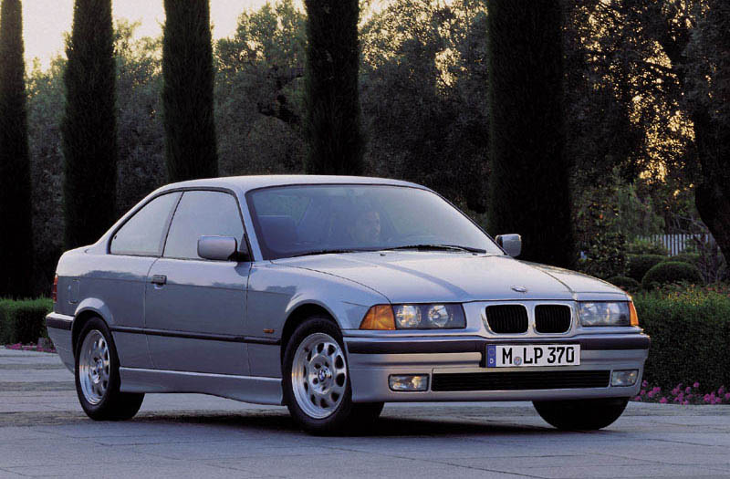 BMW 318iS 1996 photo - 5