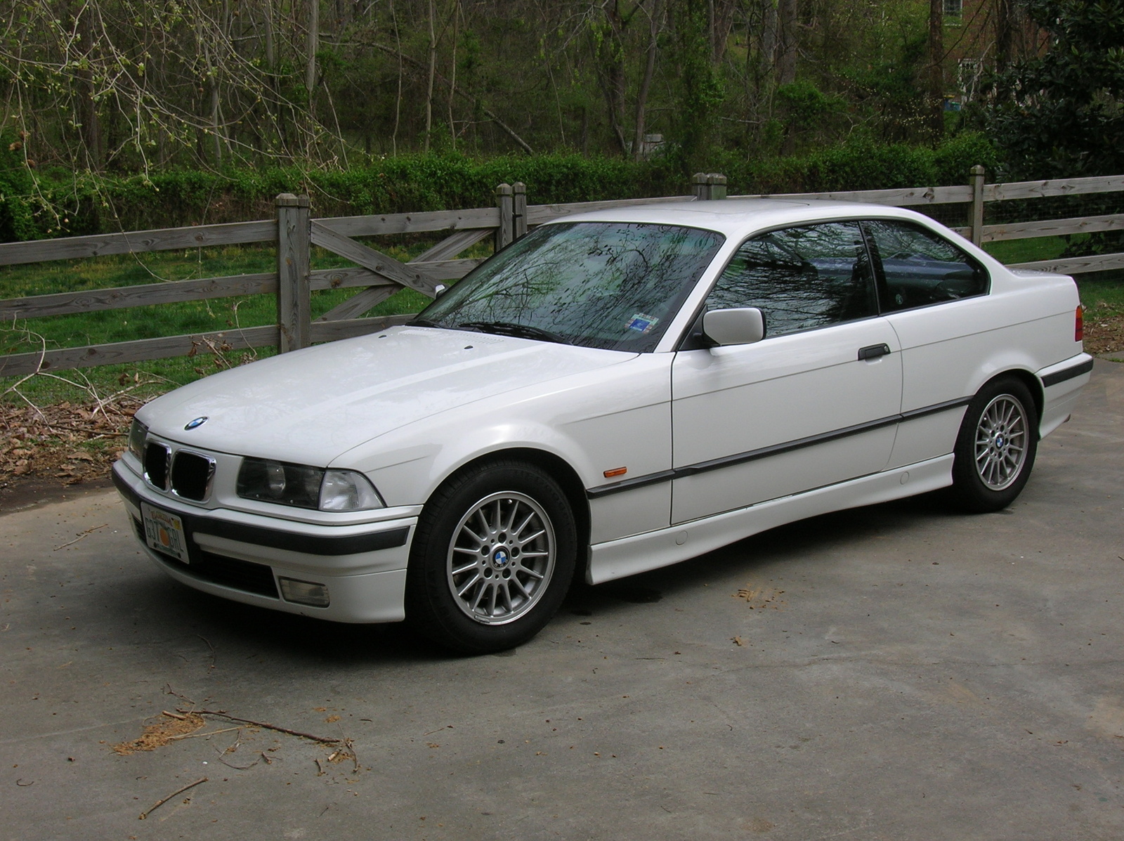BMW 318iS 1997 photo - 1