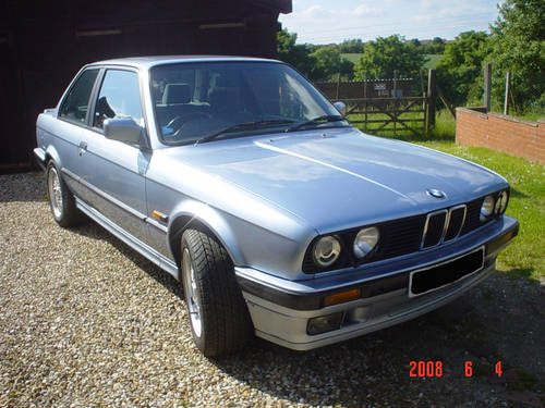 BMW 320 1984 photo - 1