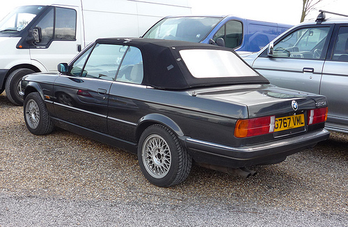 BMW 320 1990 photo - 4