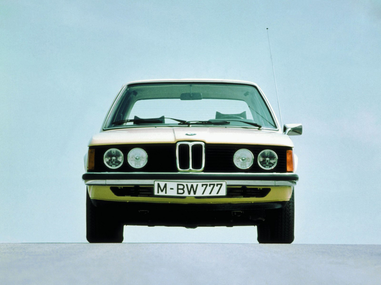 BMW 320i 1975 photo - 5