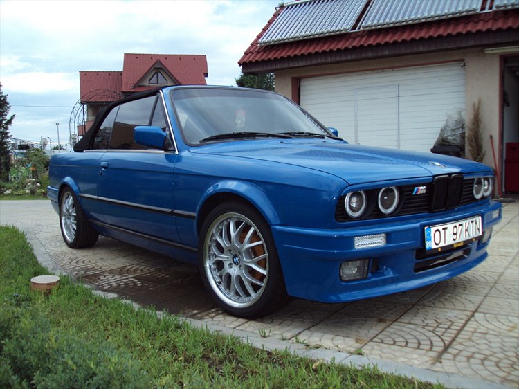 BMW 320i 1991 photo - 2