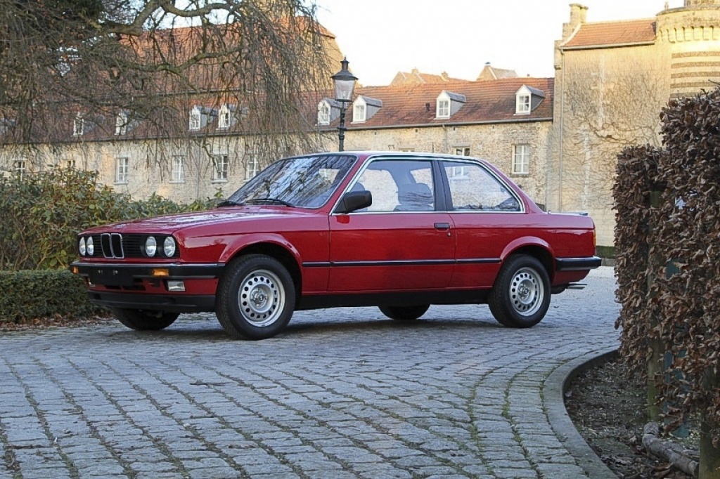 BMW 323 1985 photo - 4