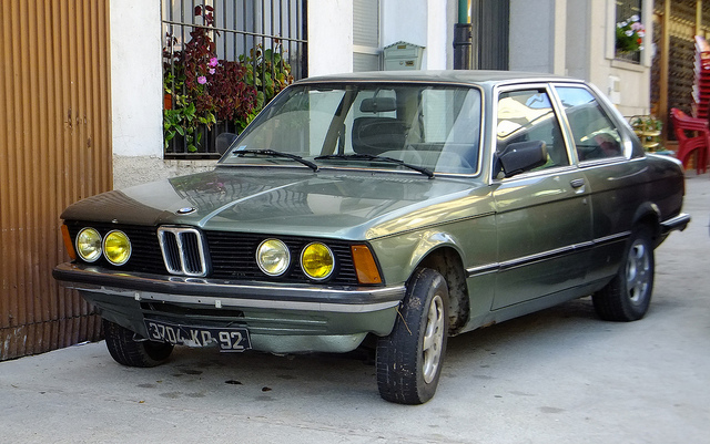 BMW 323i 1981 photo - 8