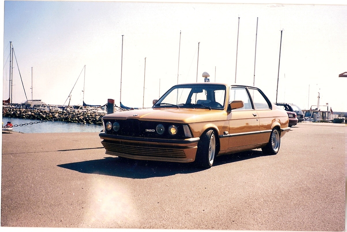 BMW 323i 1982 photo - 6