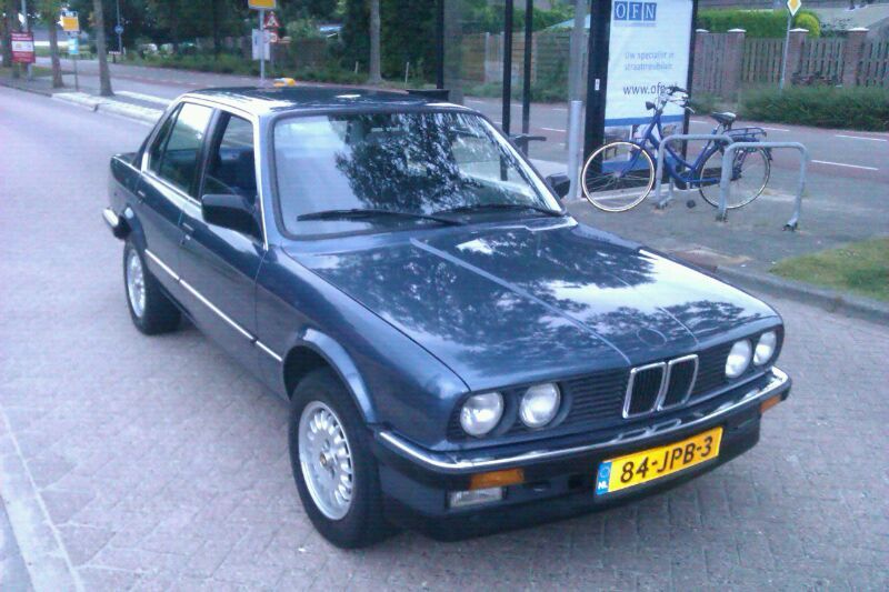 BMW 324d 1986 photo - 3