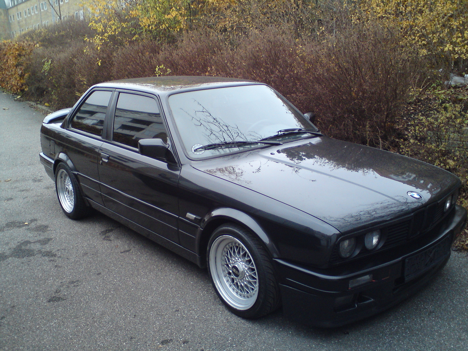 BMW 324d 1986 photo - 9