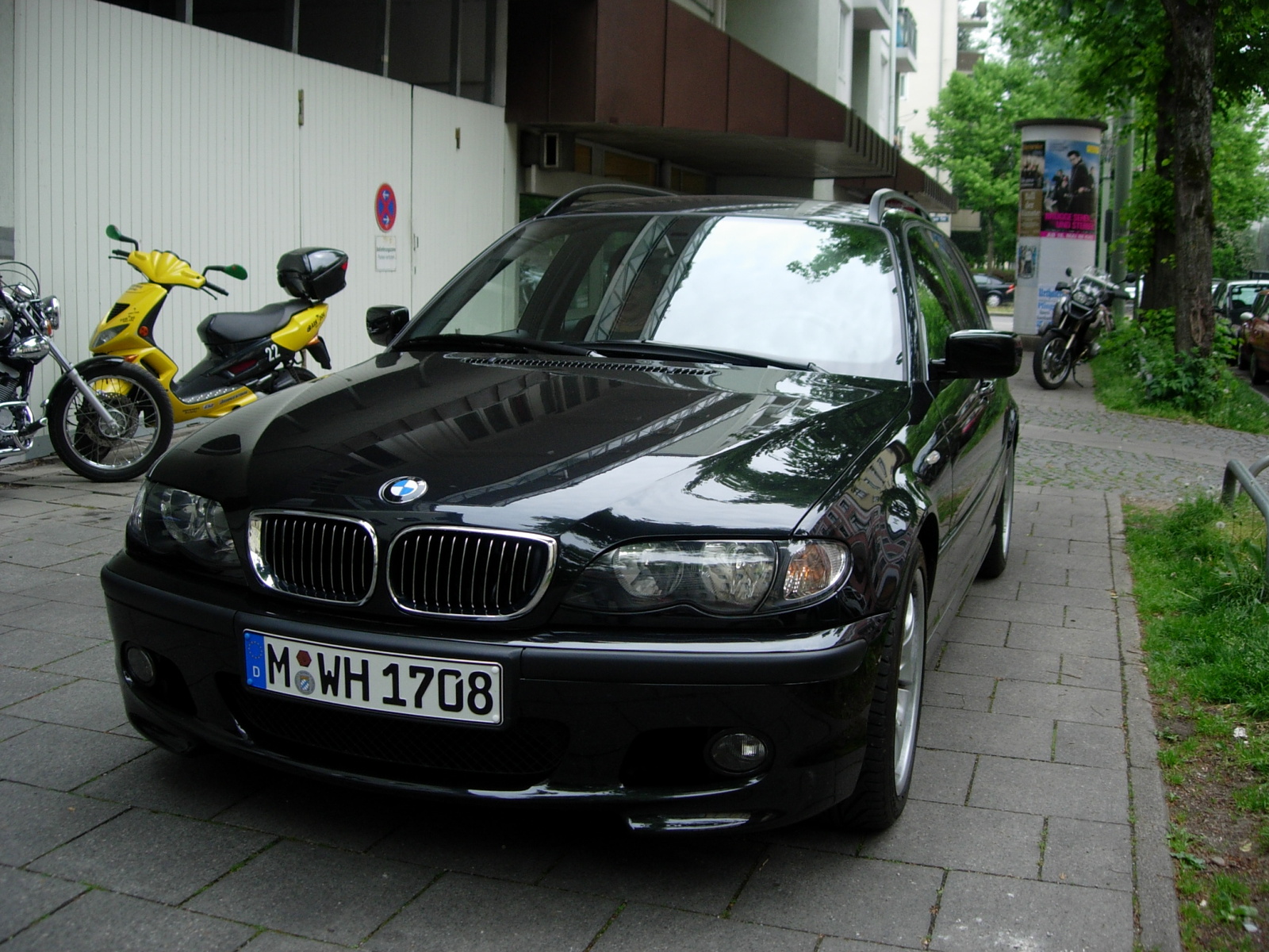 BMW 325Xi 2008 photo - 4