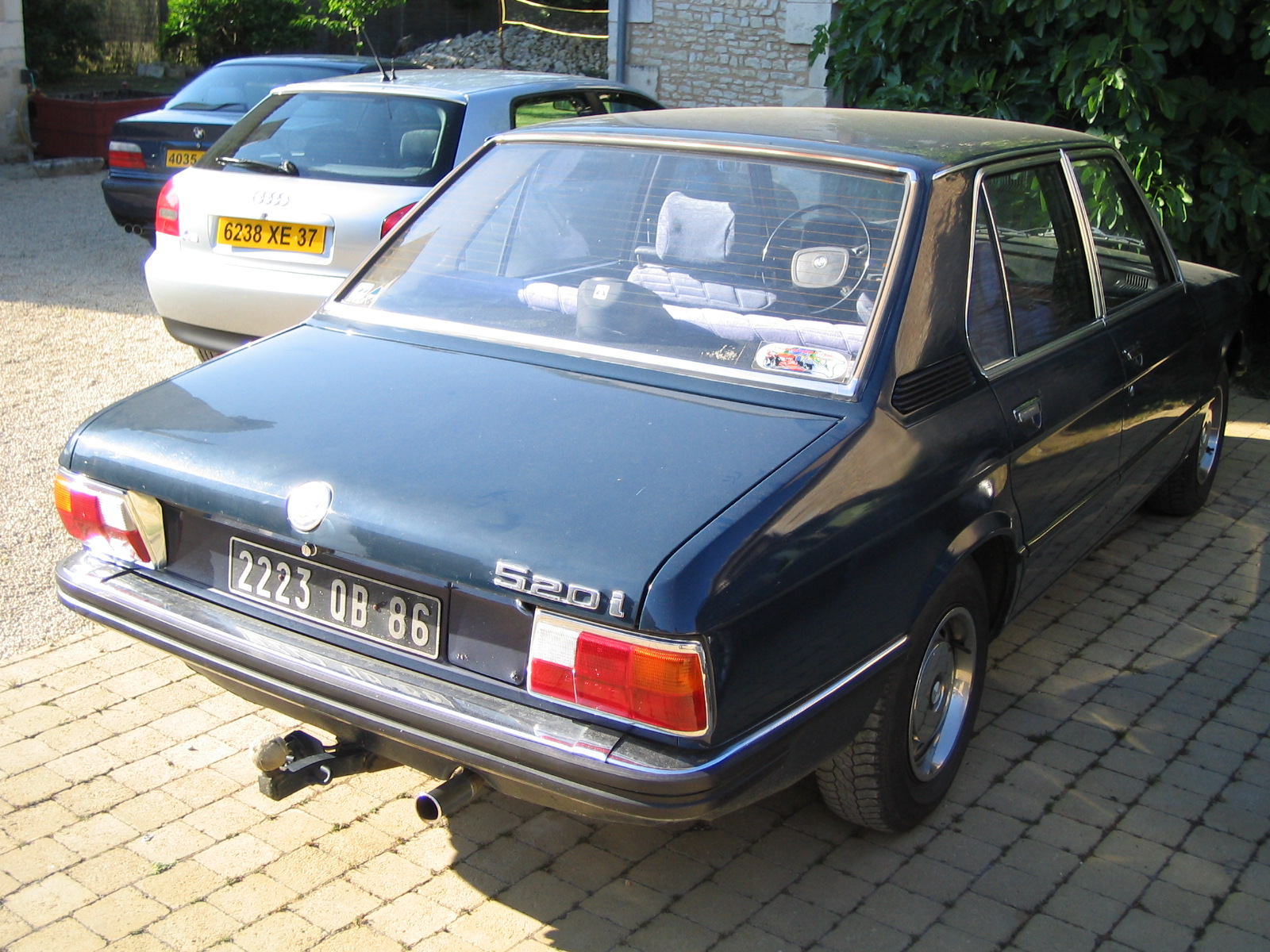 BMW 520i 1984 photo - 1