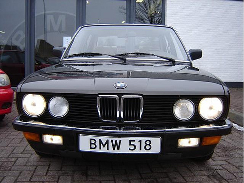 BMW 520i 1984 photo - 9