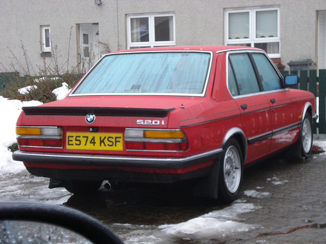 BMW 520i 1987 photo - 8