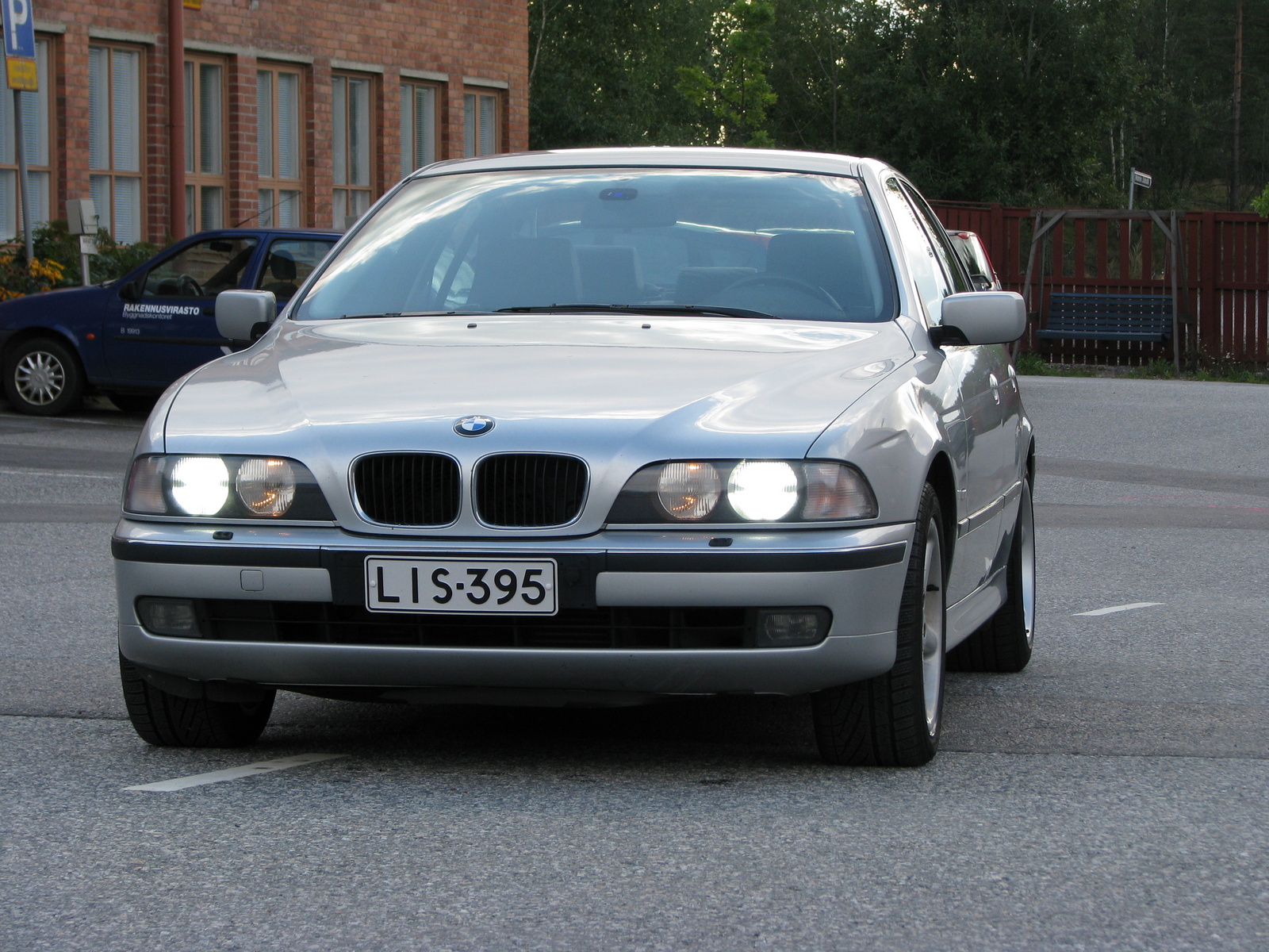 BMW 520i 1999 photo - 1