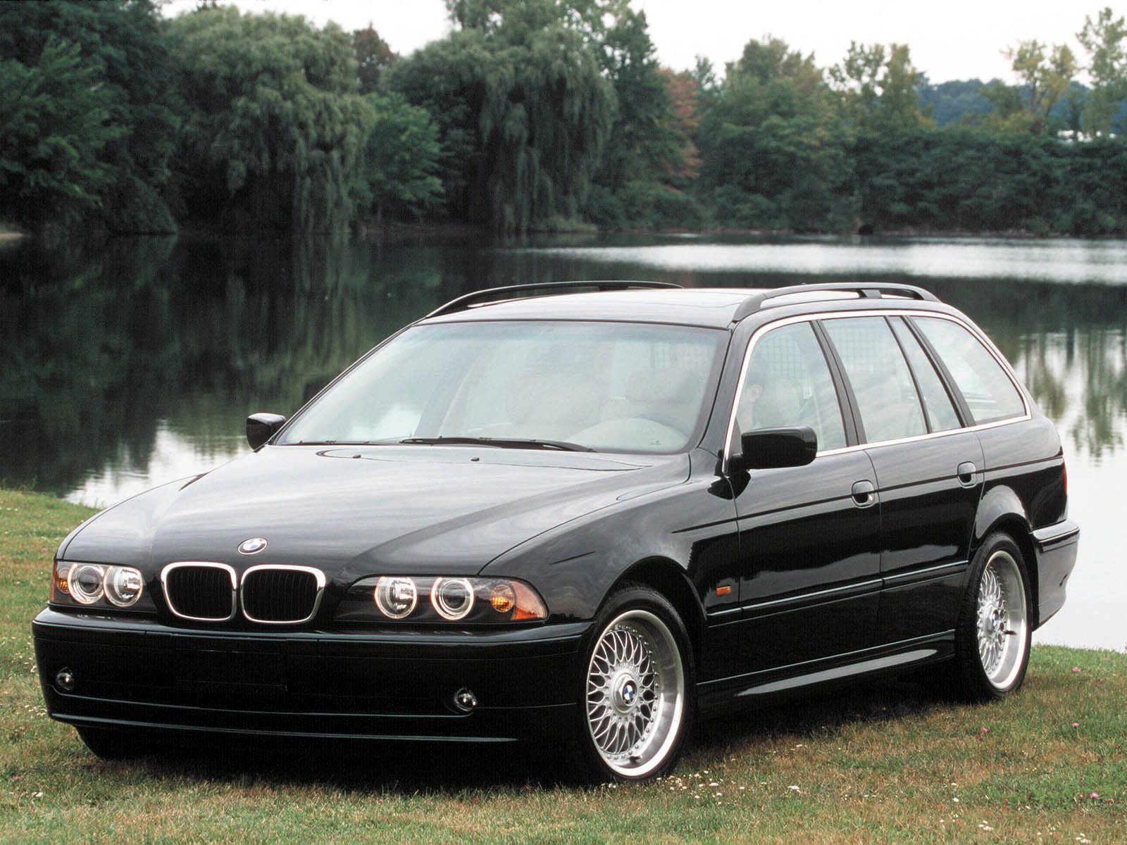 BMW 540i 1998 photo - 7