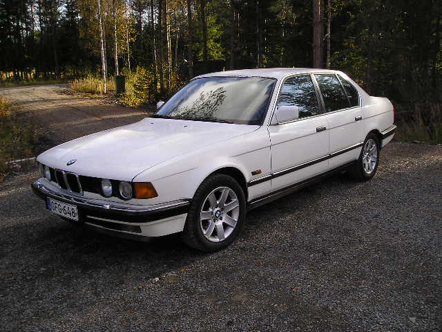 BMW 7 1993 photo - 10