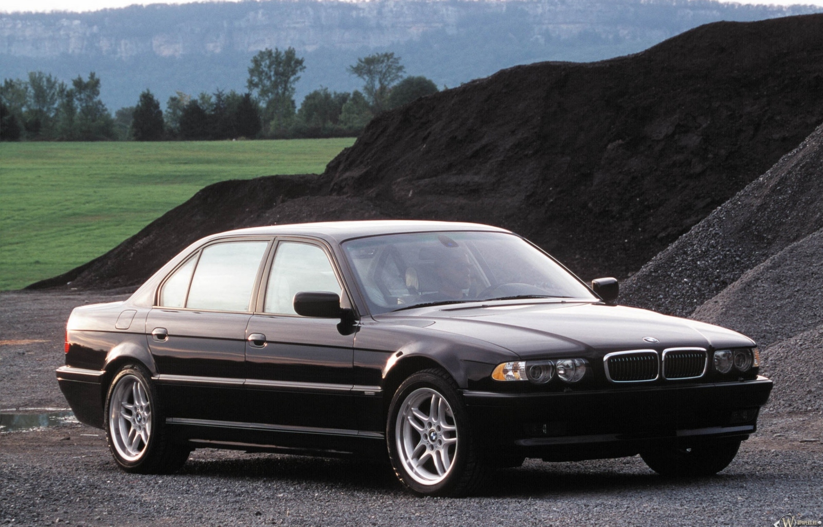 BMW 7 1995 photo - 1