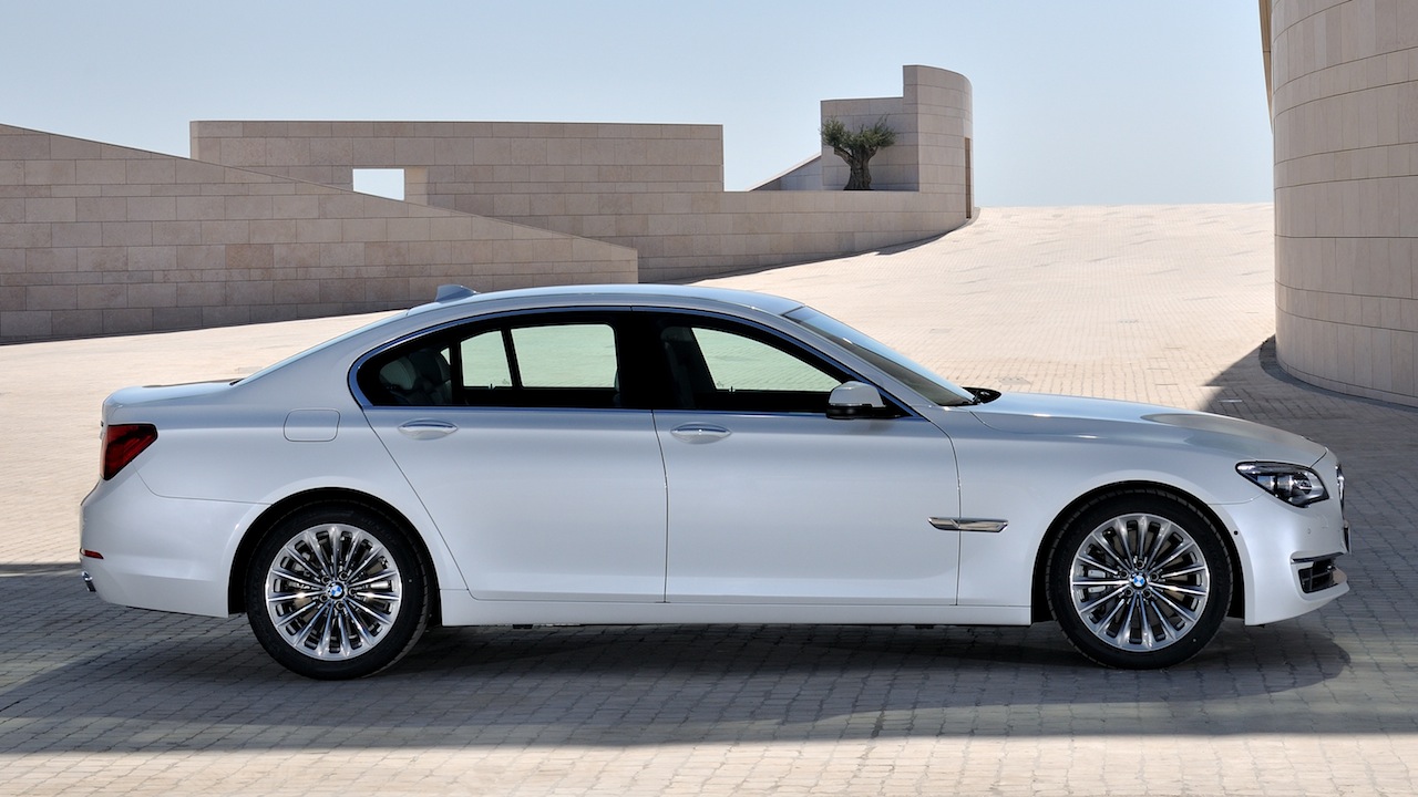 BMW 7 2015 photo - 1