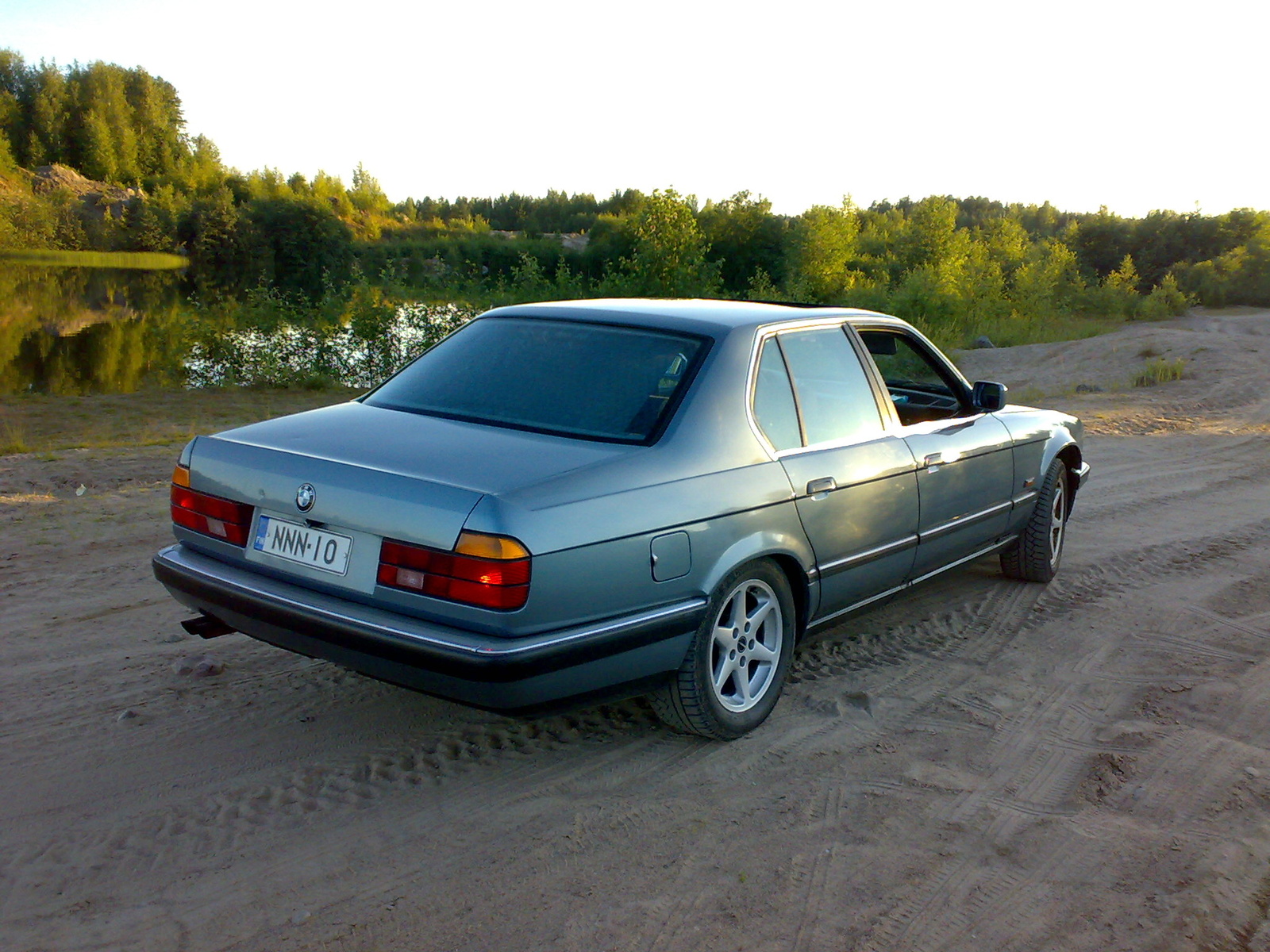 BMW 7-series 1988 photo - 6
