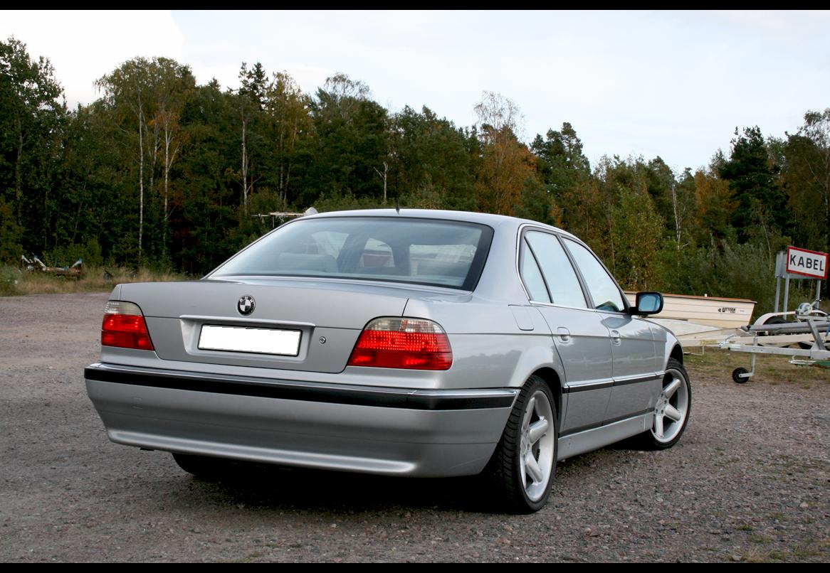 BMW 7-series 1990 photo - 9