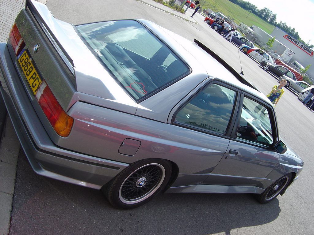 BMW 7-series 1991 photo - 9