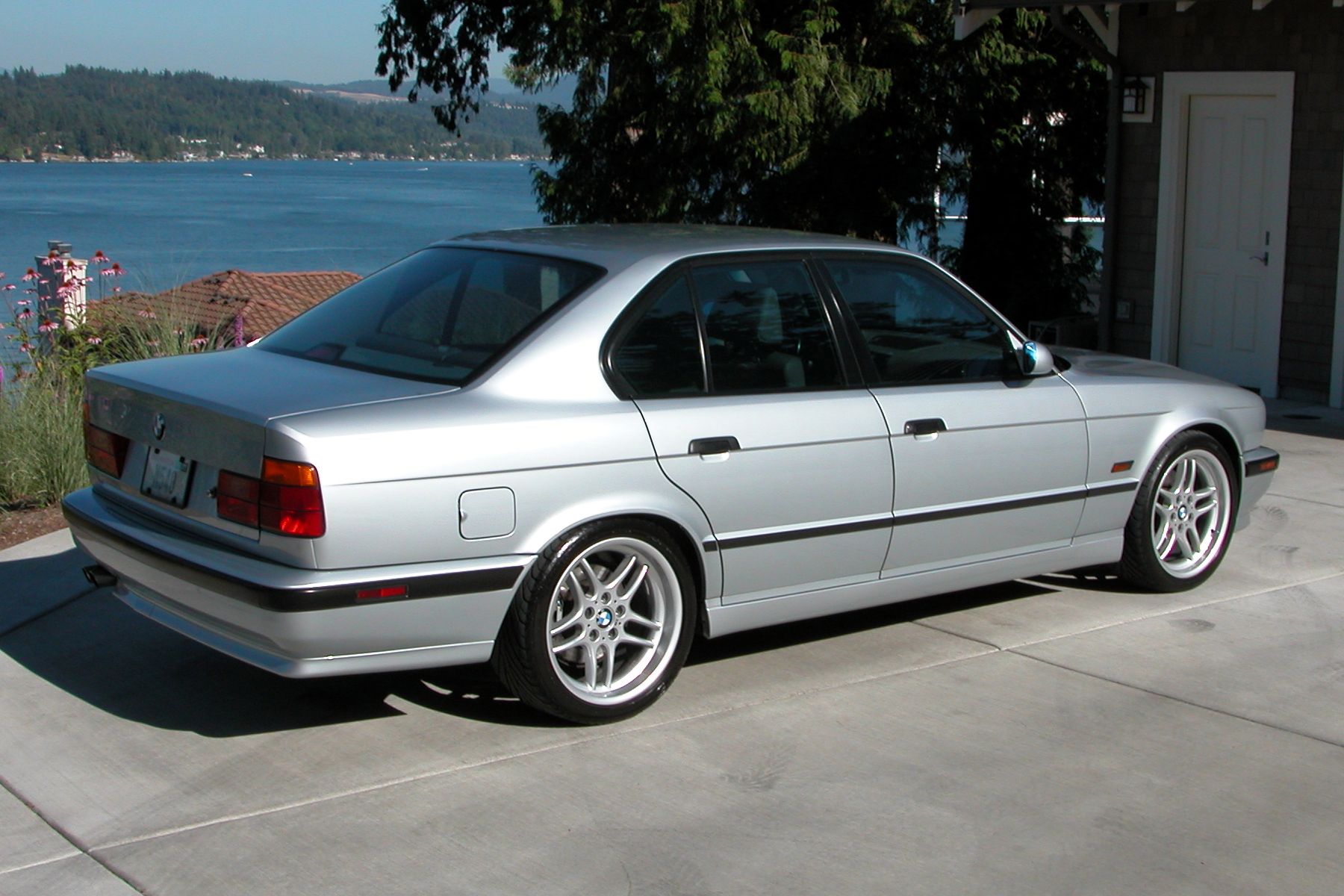 BMW 7-series 1992 photo - 3