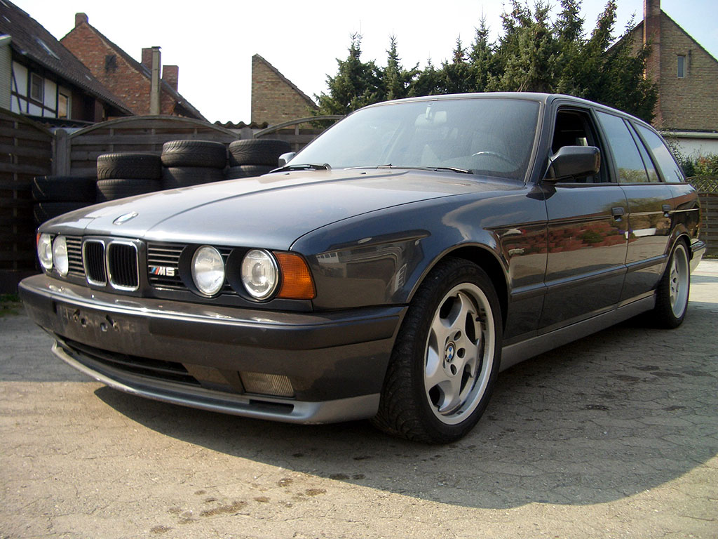 BMW M5 1992 photo - 4