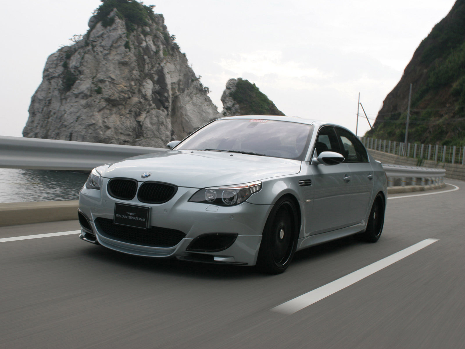BMW M5 2009 photo - 9