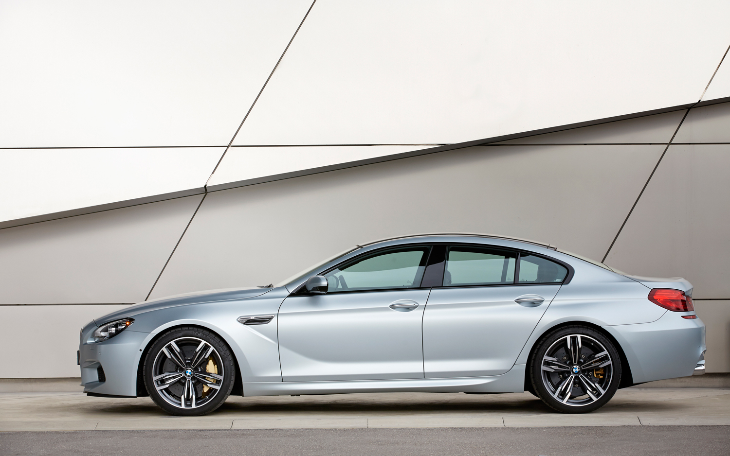 BMW M6 2014 photo - 9
