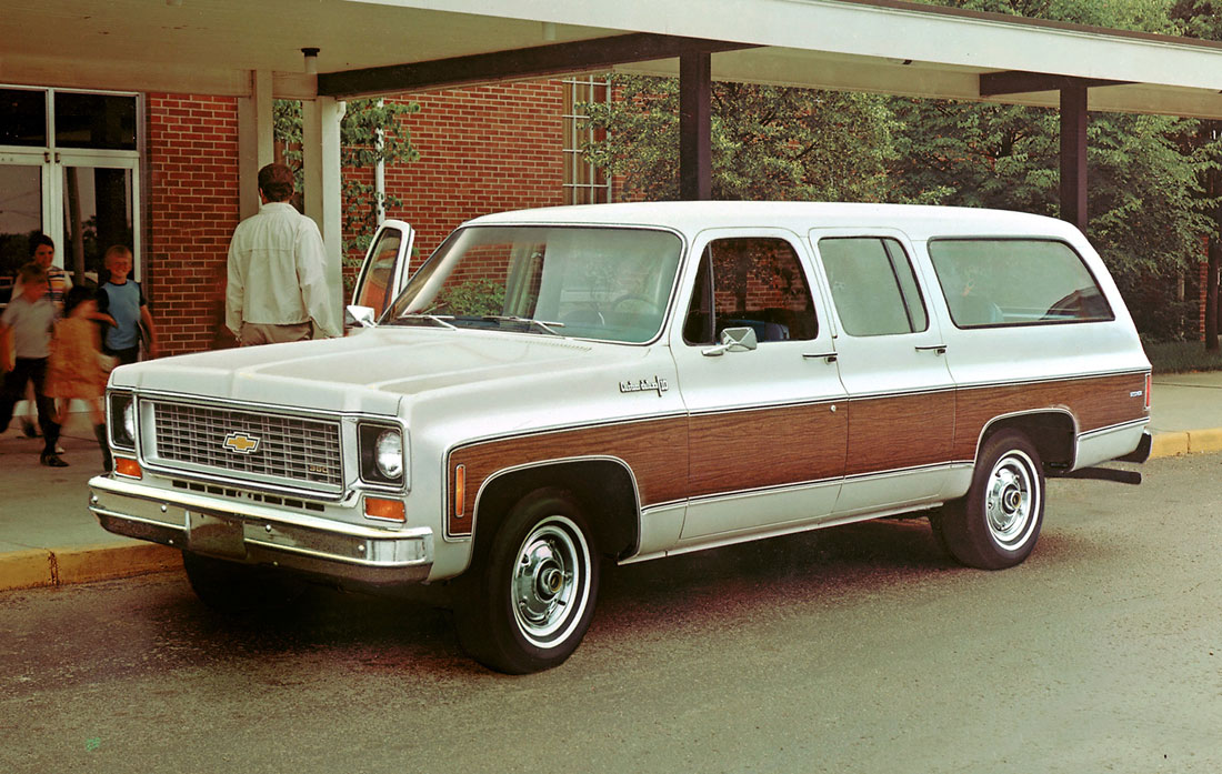 Chevrolet suburban 1975 photo - 2