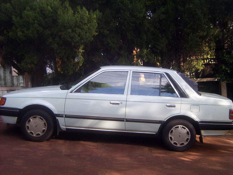 Ford Laser 1990 photo - 1