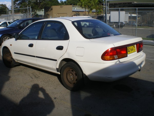 Ford Laser 1995 photo - 6