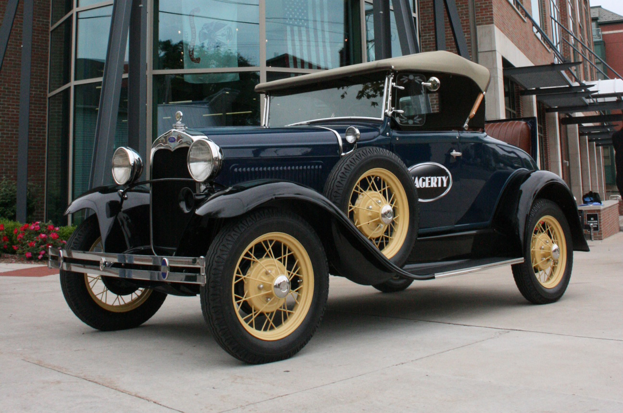Ford Mustang 1930 photo - 1
