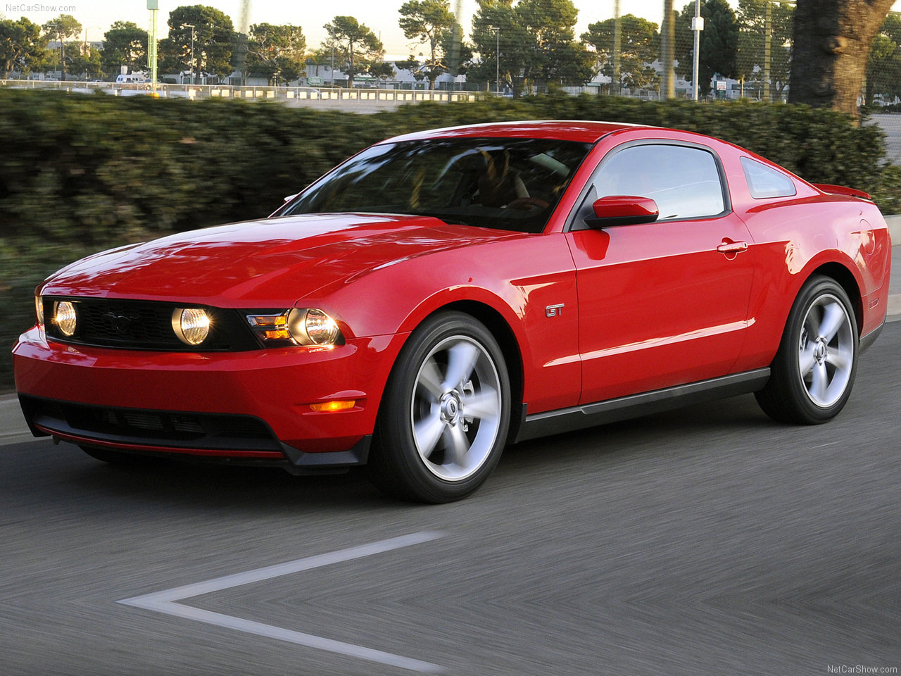 Ford Mustang 2010 photo - 3