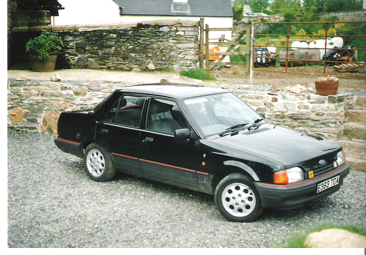 Ford Orion 1988 photo - 4