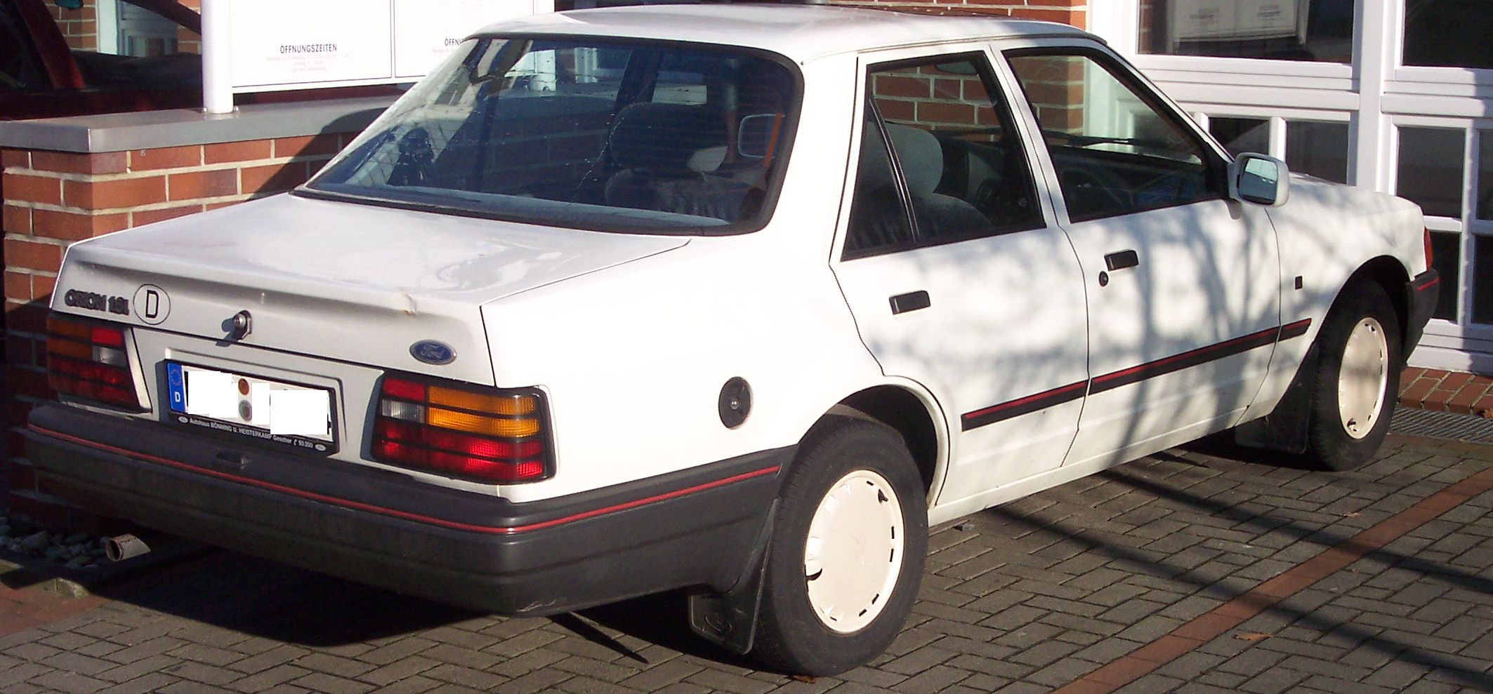Ford Orion 1988 photo - 6