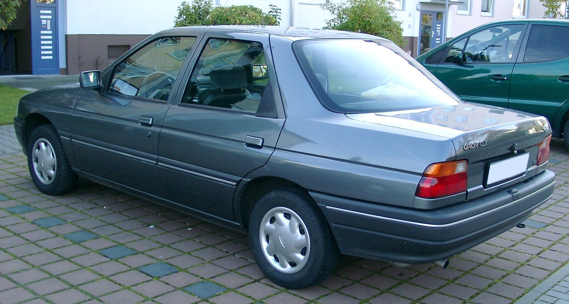 Ford Orion 1994 photo - 9